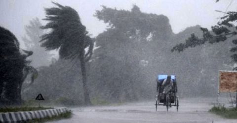 ৮০ কি.মি. বেগে ঝড়ের আভাস, নদীবন্দরে সতর্কতা