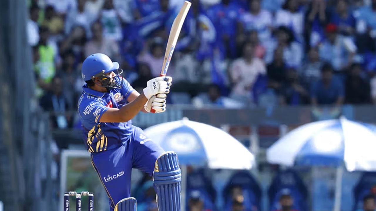 ৫ বলে ১২ রান করেই দুই রেকর্ডবুকে রোহিতের নাম