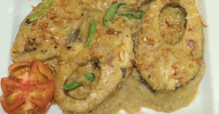 নৈশভোজে পাতে পড়ুক রুই মাছের কোরমা