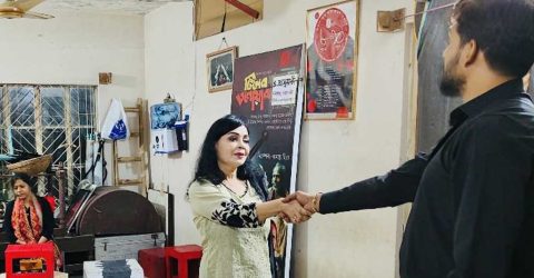 মঞ্চে ‘শেষের কবিতা’ প্রদর্শনীর অনুমতি মিলেছে, তবুও প্রতিবাদ সমাবেশ