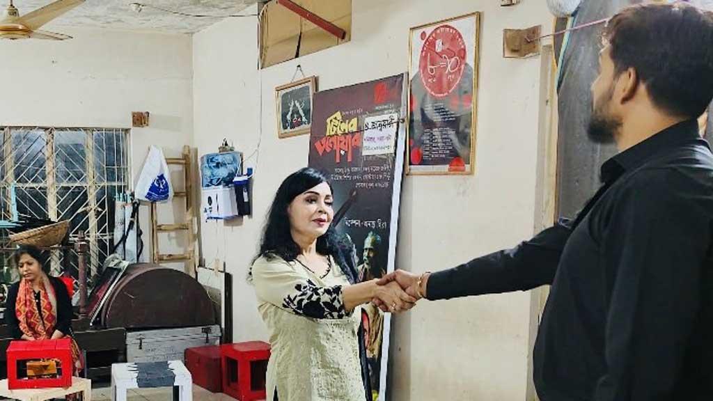 মঞ্চে ‘শেষের কবিতা’ প্রদর্শনীর অনুমতি মিলেছে, তবুও প্রতিবাদ সমাবেশ