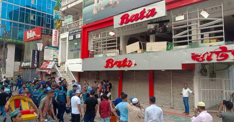 সিলেটে কেএফসি-বাটা-ইউনিমার্টে ব্যাপক ভাঙচুর, আতঙ্কে দোকানপাট বন্ধ