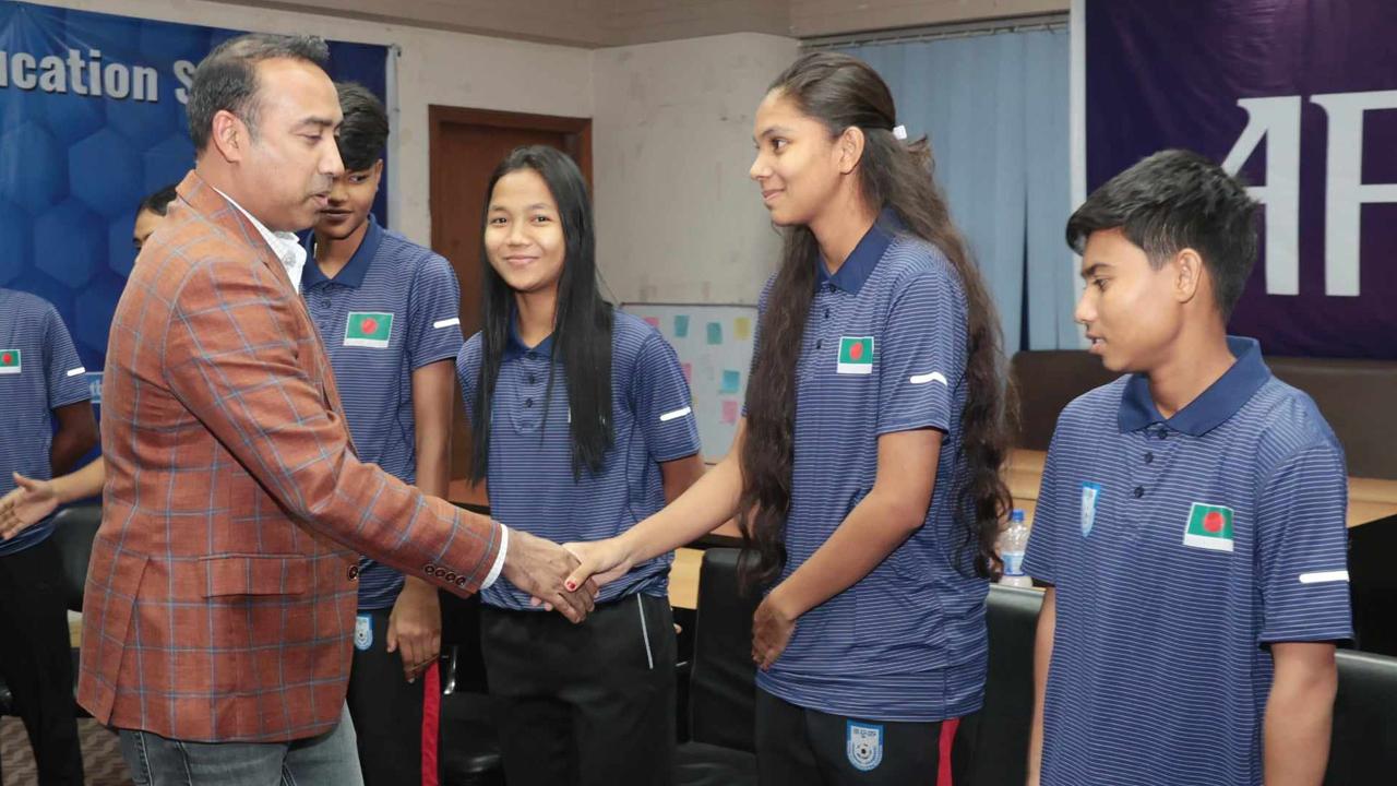 সাবিনাদের ভুটান যাত্রার শুভেচ্ছায় কোটি টাকার দাবির মুখে বাফুফে