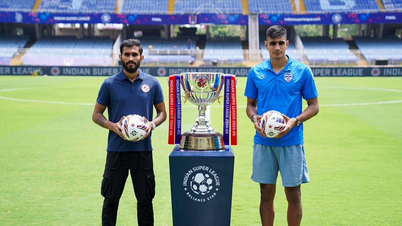 আইএসএল ফাইনালে আমন্ত্রণ পাননি ক্রীড়ামন্ত্রী
