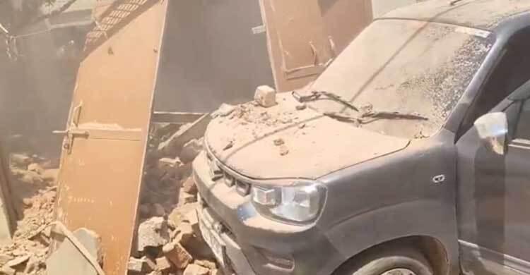 মধ্যপ্রদেশে বিমানবাহিনীর প্লেন থেকে বাড়ির ওপর পড়লো ভারী বস্তু