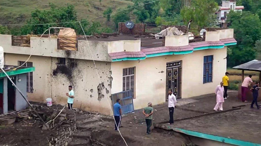 পাকিস্তানের হামলায় জম্মু ও কাশ্মীরের এক সিনিয়র কর্মকর্তা নিহত