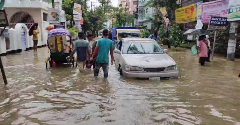 সিলেটের সীমান্তবর্তী এলাকায় প্রস্তুত আশ্রয়কেন্দ্র, প্লাবিত নগরী