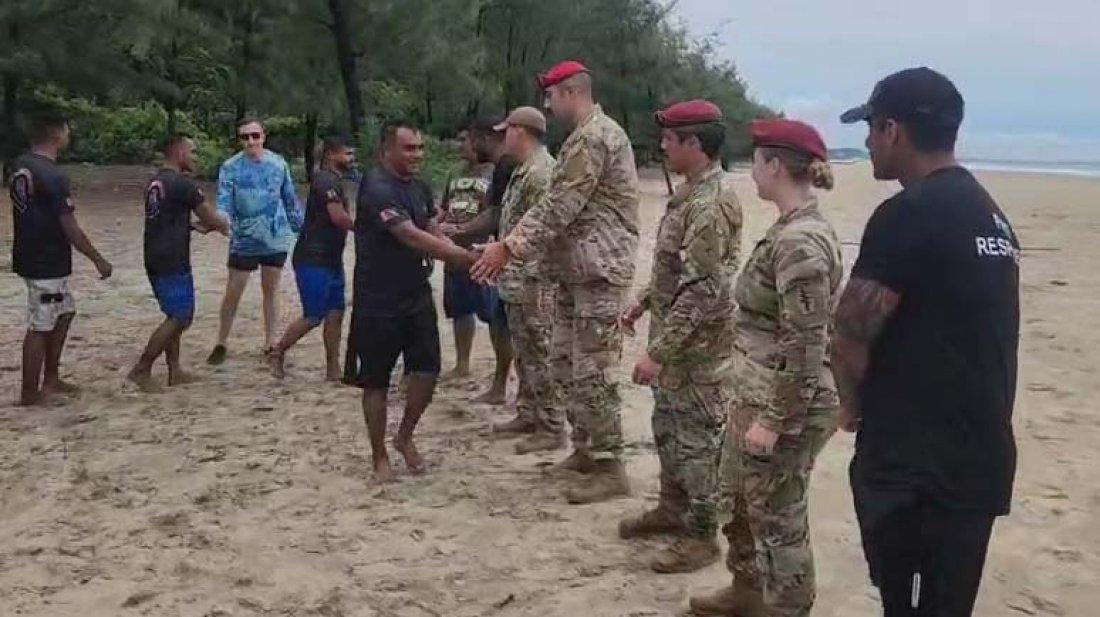 কক্সবাজার সৈকতে আমেরিকার সেনা ও বিমান বাহিনীর সদস্যরা, দিচ্ছেন প্রশিক্ষণ