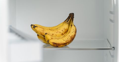 যেসব ফল ফ্রিজারে রাখাই ঠিক না