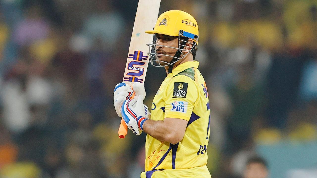 ‘ধোনির কারণে আইপিএলের নিয়ম বদল, ক্ষতি হচ্ছে ভারতের’