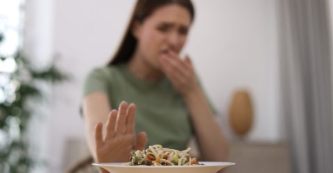 সামনে রাখা খাবারটি হঠাৎ যে কারণে বিরক্ত লাগে