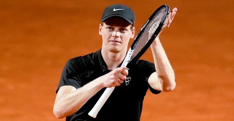 নিষেধাজ্ঞা থেকে ফিরেই জয় পেলেন ইয়ানিক সিনার