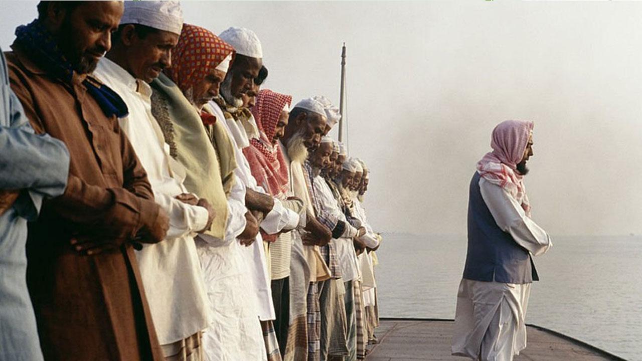 যেসব জায়গায় নামাজ পড়া নিষেধ