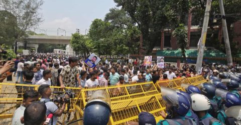 সচিবালয় অভিমুখে ইশরাক সমর্থকদের লংমার্চ কর্মসূচিতে পুলিশের বাধা