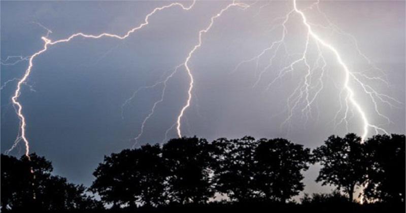 স্কুলে যাওয়ার পথে বজ্রপাতে ৩ ছাত্রীসহ নিহত ৪