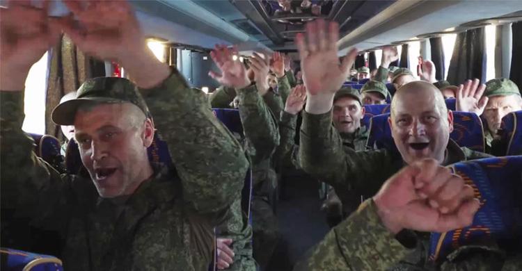 কিয়েভে হামলার পরও রাশিয়া-ইউক্রেনের বন্দি বিনিময়, মুক্ত কয়েকশ মানুষ