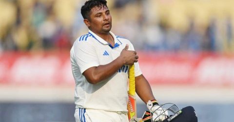 ‘দরজা ভেঙেই দলে ঢুকতে হবে’, সরফরাজকে বার্তা গাভাস্কারের