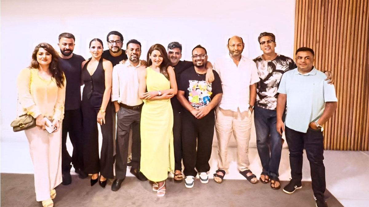 কলকাতায় পার্টিতে একসঙ্গে শাকিব-শ্রাবন্তী-জয়া-শুভশ্রী