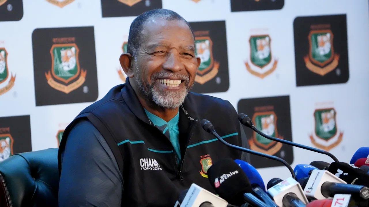 বাংলাদেশের ‘অবিশ্বাস্য’ হারের পর যে ব্যাখা দিলেন প্রধান কোচ