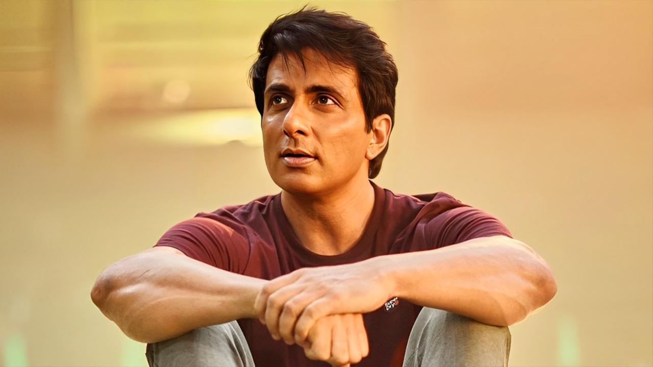 হেলমেট ছাড়াই বাইক চালিয়ে বিপাকে সোনু সুদ