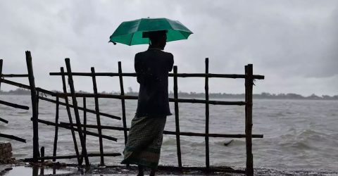 চার অঞ্চলে ঝড়ের আভাস, নদীবন্দরে সতর্ক সংকেত