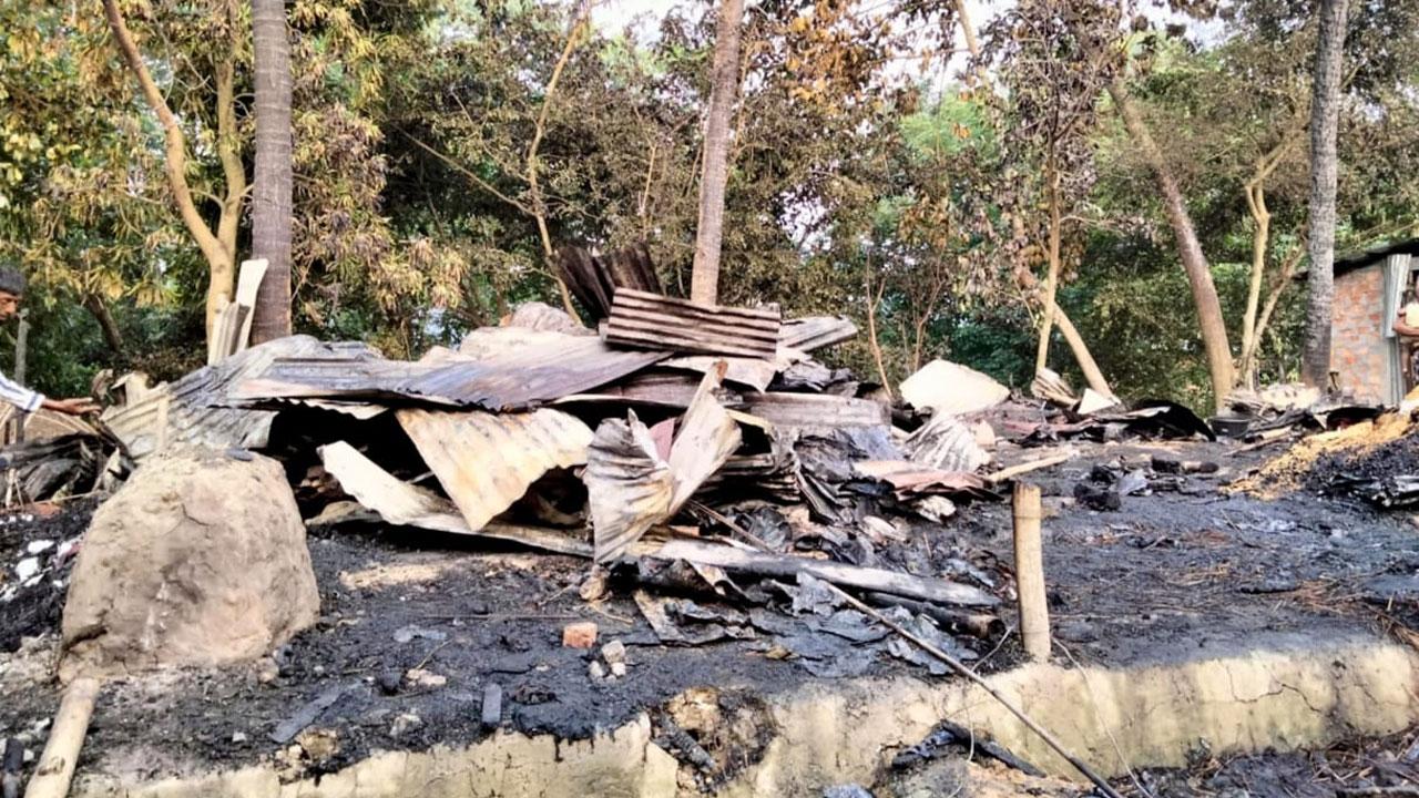 সুনামগঞ্জে আগুনে নিঃস্ব ৫ পরিবার, সব পুড়ে ছাই