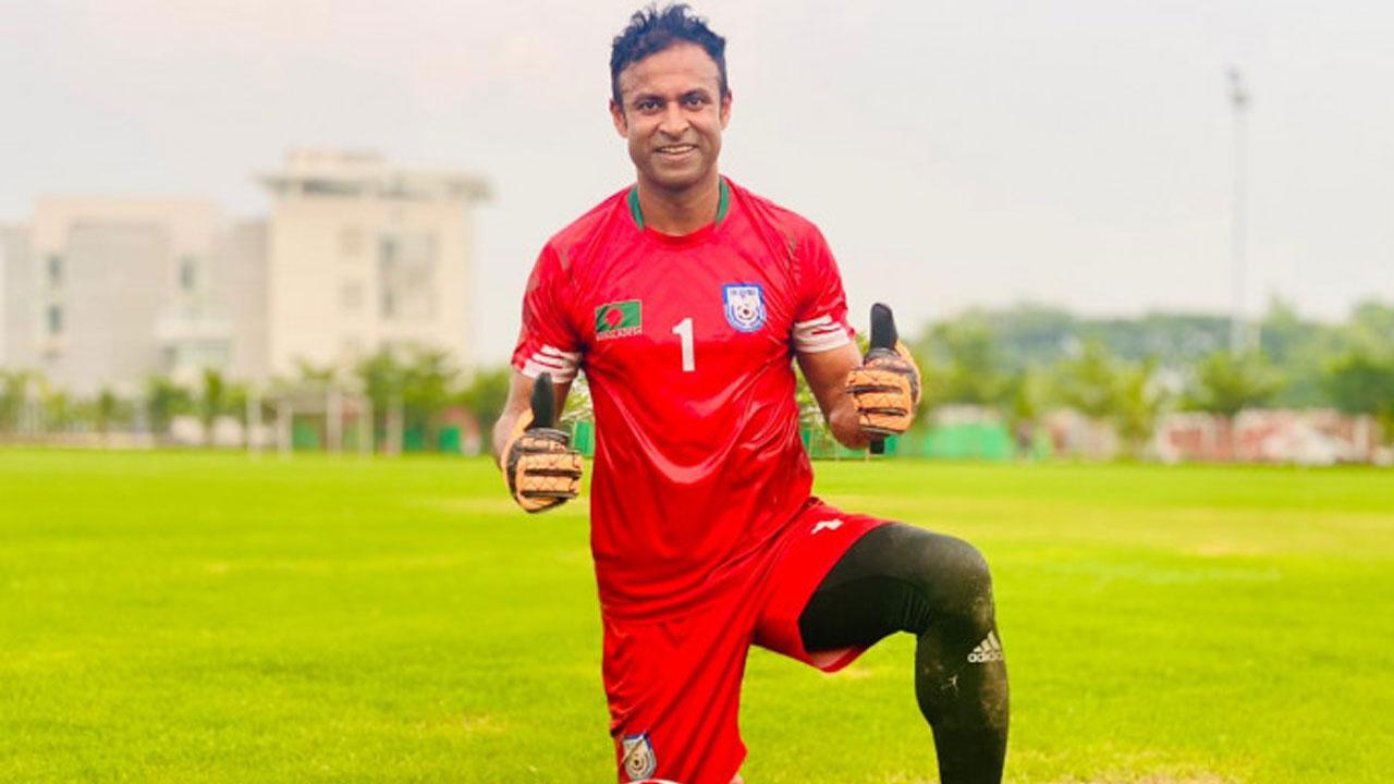 ফুটবলকে বিদায় গোলরক্ষক রানার