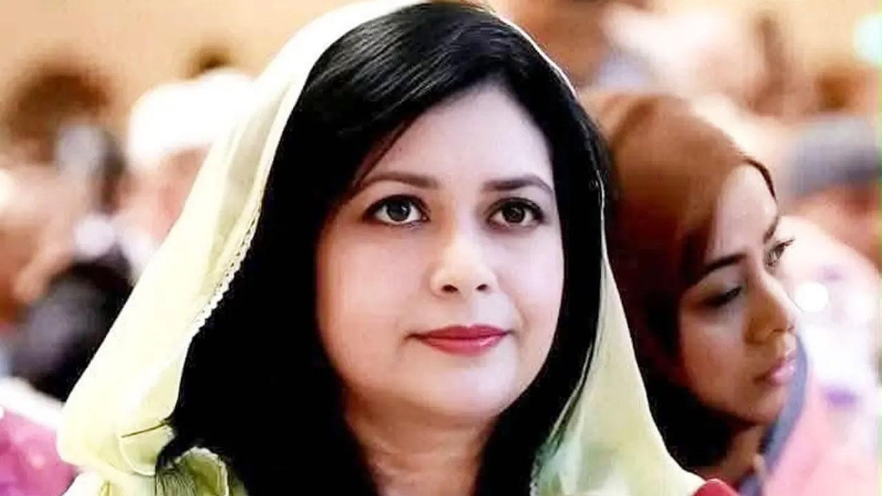 ১৭ বছর পর দেশে ফিরলেন জোবাইদা রহমান