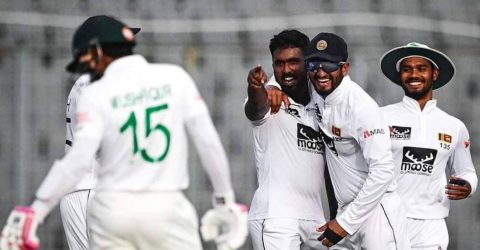 টস জিতে ব্যাটিং নিয়েছে বাংলাদেশ
