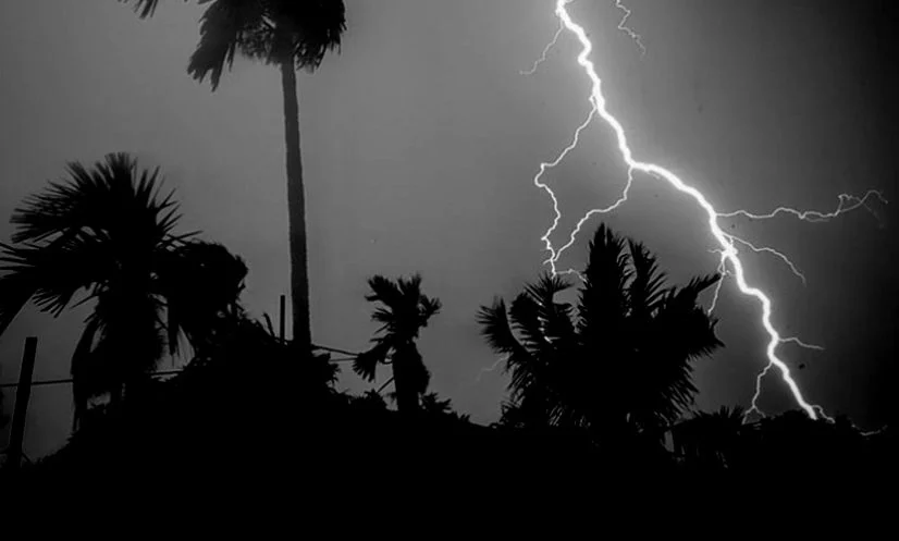 ১৮ জেলায় ঝড়ের আভাস, নদীবন্দরে সতর্কবার্তা