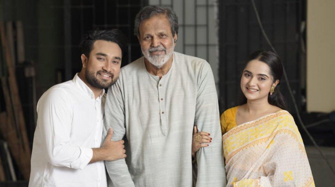 শিক্ষাগুরুর মর্যাদার গল্পে প্রশংসিত ‘সম্মান’