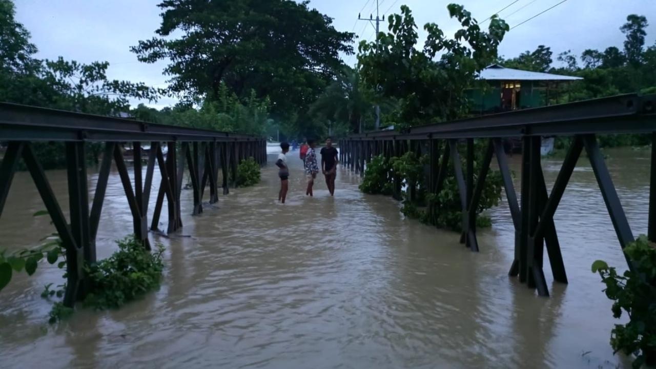 টানা বৃষ্টিতে পানির নিচে খাগড়াছড়ি-লংগদু সড়ক, যোগাযোগ বিচ্ছিন্ন