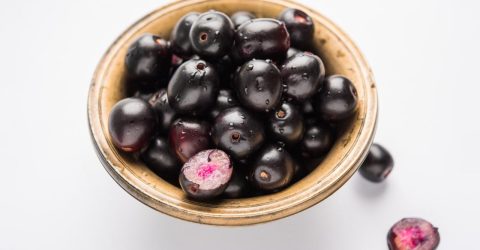 জামের বীজের গুঁড়া খেলে কী হয়?