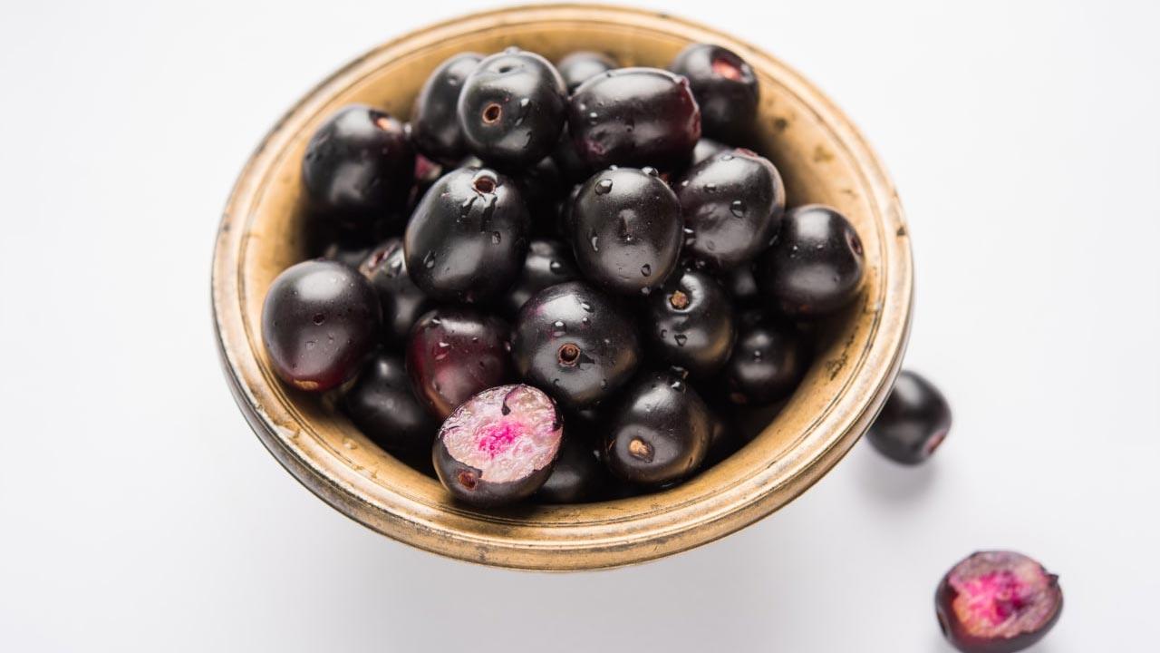 জামের বীজের গুঁড়া খেলে কী হয়?