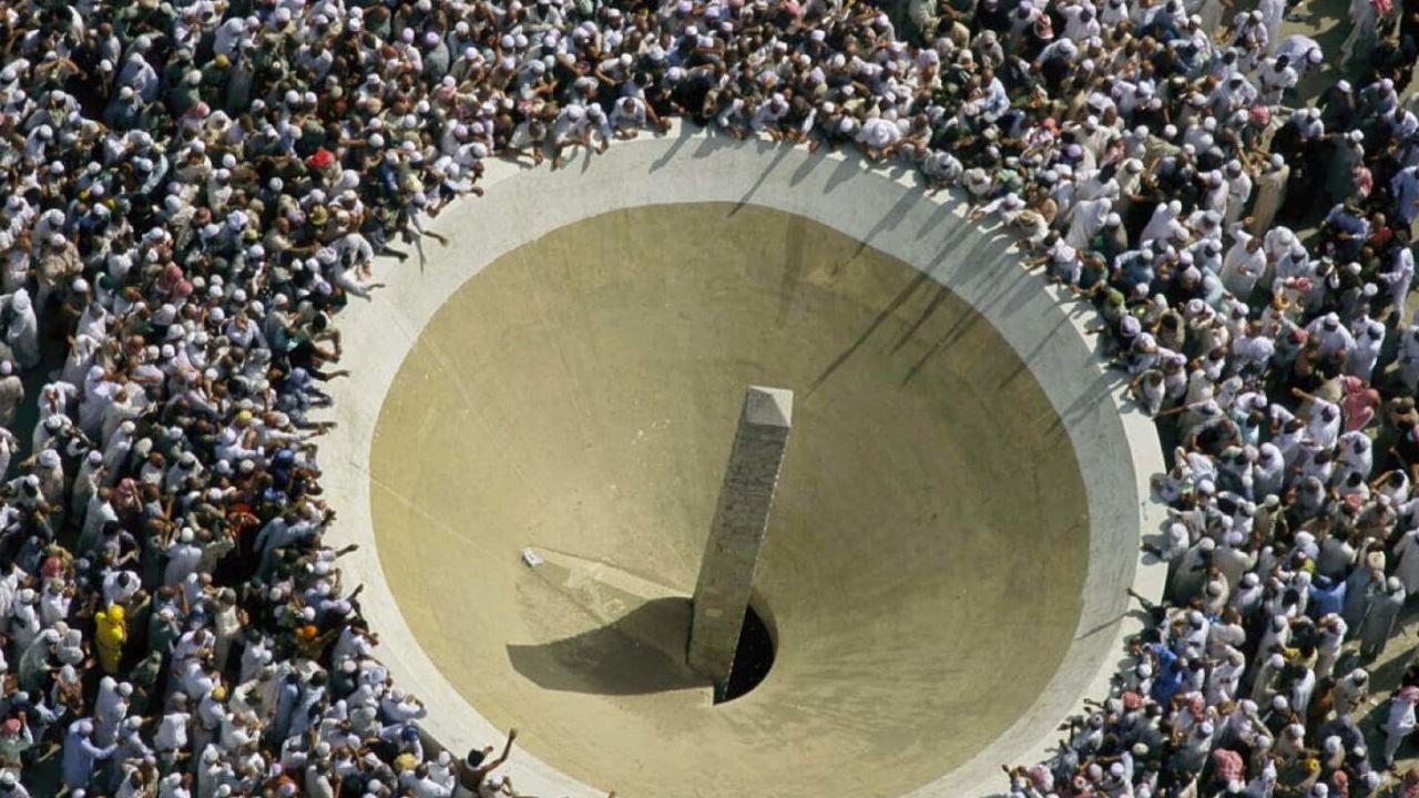 হজের সময় শয়তানকে পাথর নিক্ষেপ করবেন যেভাবে