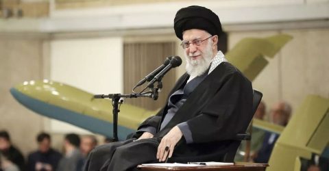 যেকোনও মার্কিন সামরিক হস্তক্ষেপ অপূরণীয় ক্ষতির কারণ হবে, হুমকি খামেনির