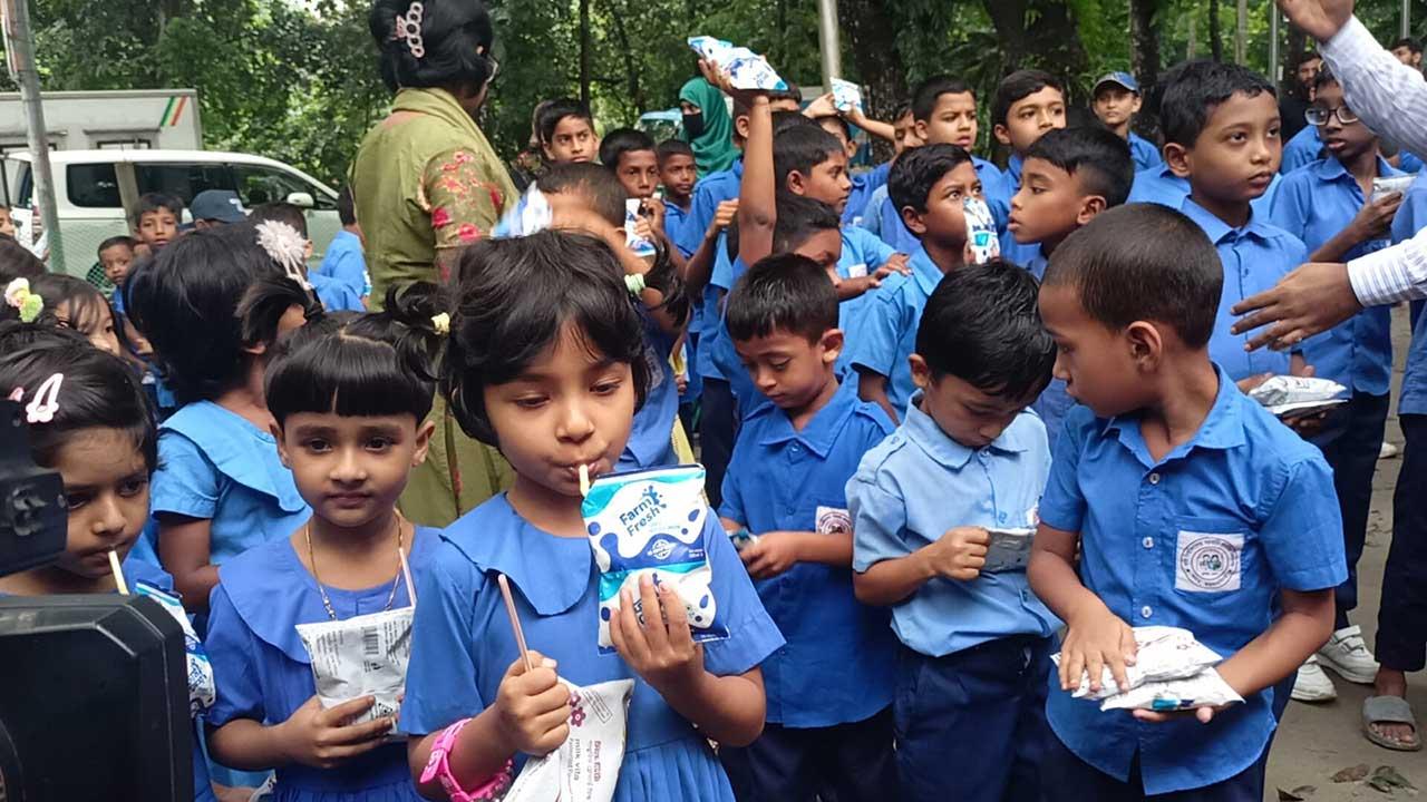 ‘ফাস্ট ফুডের বদলে দুগ্ধজাত পণ্যের প্রতি শিশুদের আগ্রহী করতে হবে’