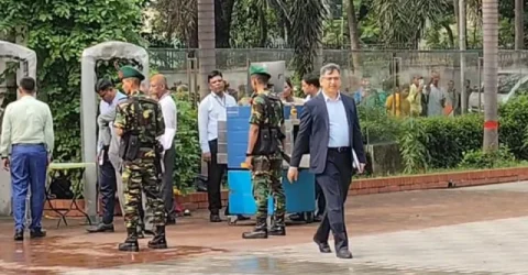 প্রধান উপদেষ্টার সঙ্গে রাজনৈতিক দলগুলোর বৈঠক চলছে