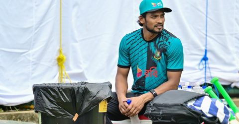 আঙুলে চোট পেয়েছেন শান্ত