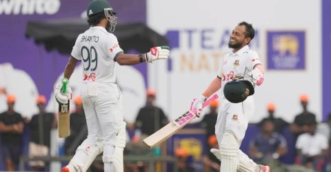 জোড়া সেঞ্চুরিতে স্বস্তি নিয়ে দিন পার করল বাংলাদেশ