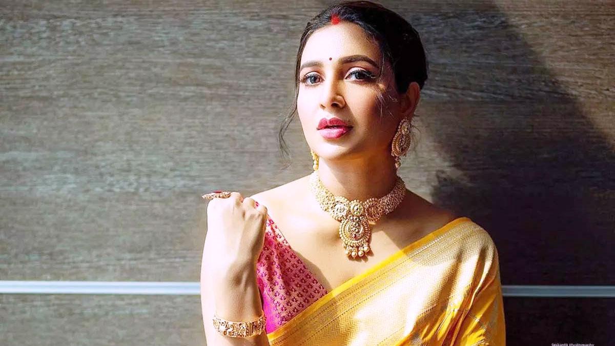 রাতে ঘুমানোর আগে যে কাজটা অবশ্যই করেন শুভশ্রী