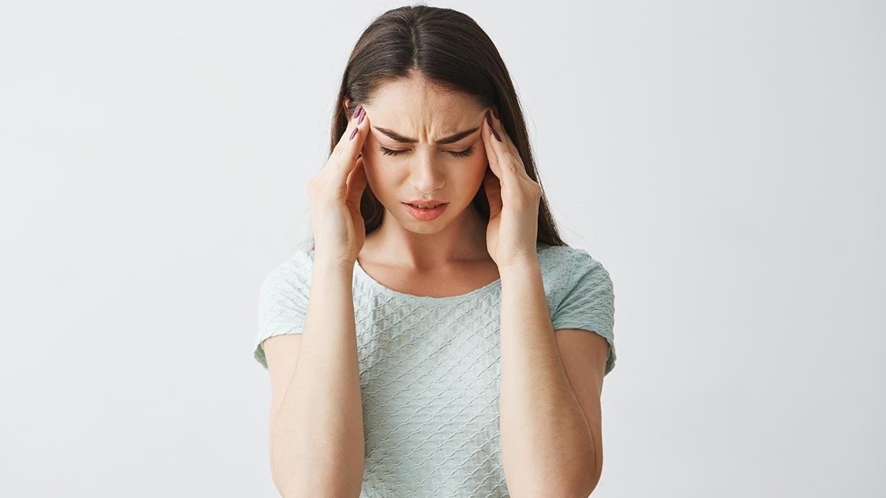 দুপুরের খাবারের পরে মাথাব্যথা? জেনে নিন কেন হয়
