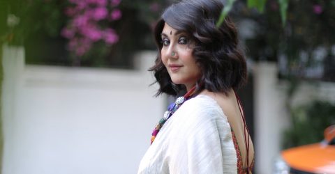 ‘তিনি যেভাবে তাকান তাতে আমি গলে জল হয়ে যাই’