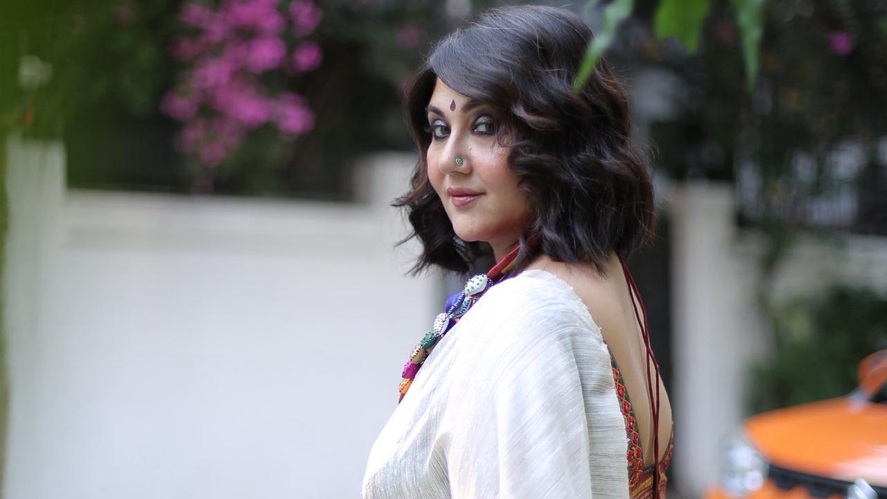 ‘তিনি যেভাবে তাকান তাতে আমি গলে জল হয়ে যাই’
