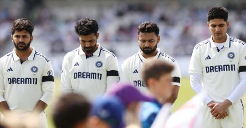 যে কারণে কালো আর্মব্যান্ড পরে খেলছে ভারত-ইংল্যান্ড