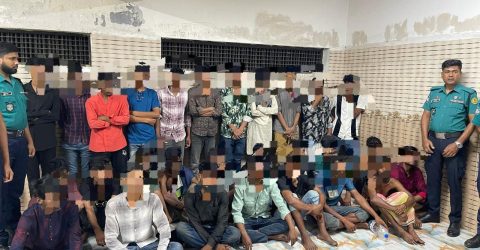 তেজগাঁও থানাধীন কারওয়ান বাজার ও আশপাশ এলাকায় সাঁড়াশি অভিযান: গ্রেফতার ৩০