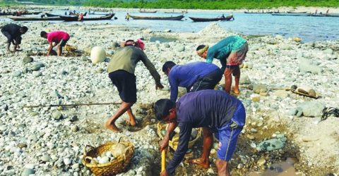 বালু ও পাথর লুটপাটের ফলে ধ্বংস হচ্ছে সিলেটের পর্যটন কেন্দ্রগুলো