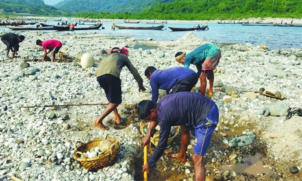 বালু ও পাথর লুটপাটের ফলে ধ্বংস হচ্ছে সিলেটের পর্যটন কেন্দ্রগুলো