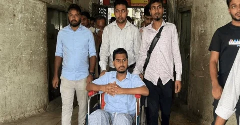 সিঙ্গাপুর থেকে দেশে ফিরলেন নুর