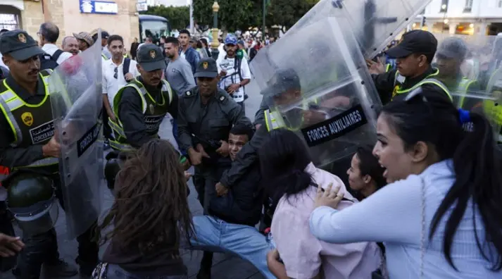 জেন-জিদের বিক্ষোভ বিশ্বজুড়ে, পাল্লাচ্ছে স্বৈরাচাররা